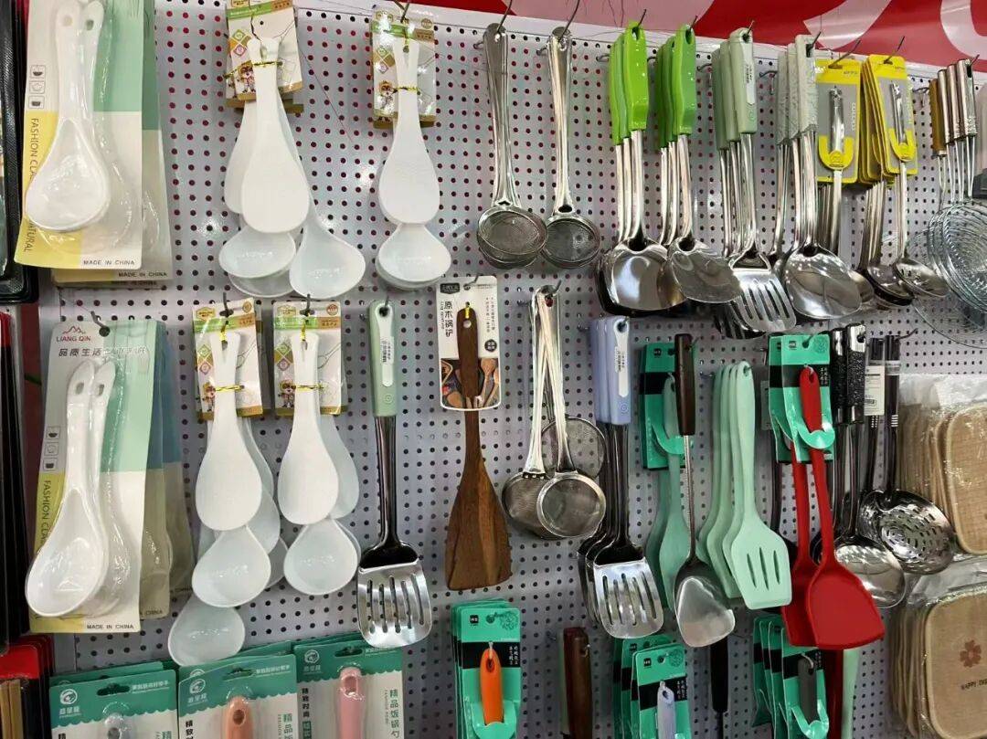 京西購物新地標！全城熱捧的‘白菜價’天堂，日用百貨3元起，潮流服飾幾十元帶走